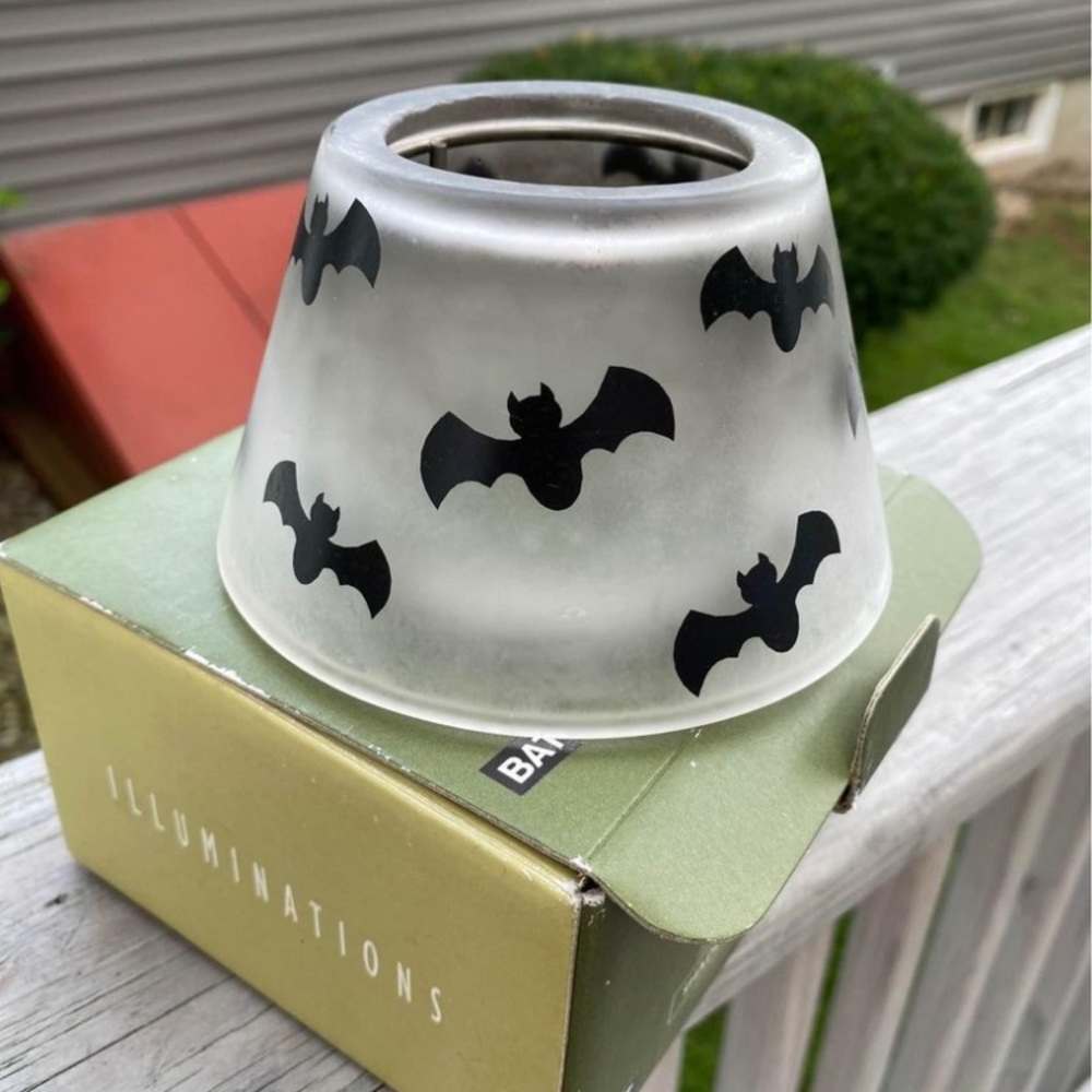 Candle toppers with bats